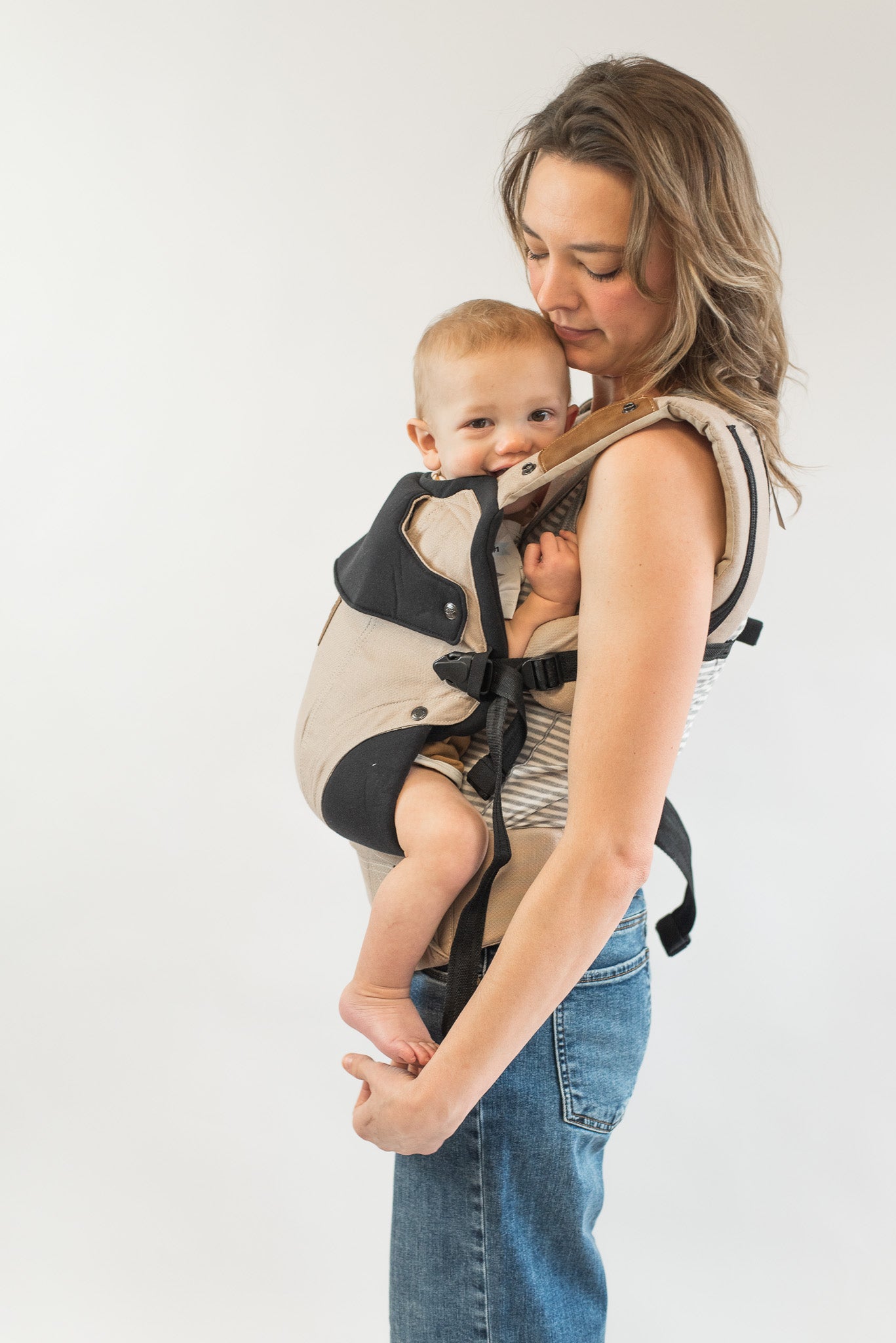 Elevate 6-in-1 Linen Blend Baby Carrier