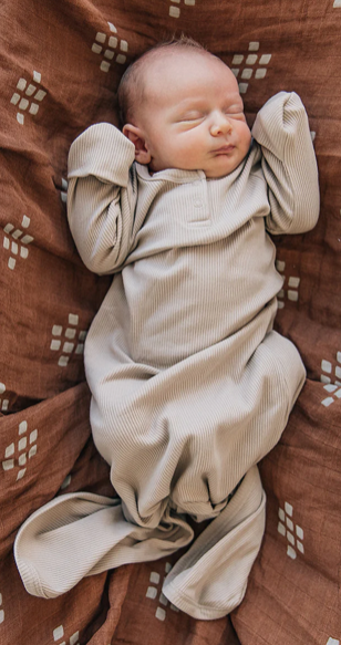 Oatmeal Organic Cotton Ribbed Knot Gown