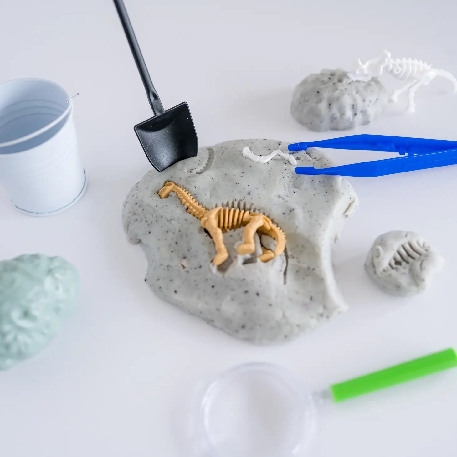 Dinosaur Fossil Dig (Cookies & Cream) Sensory Play Dough Kit - Lulie