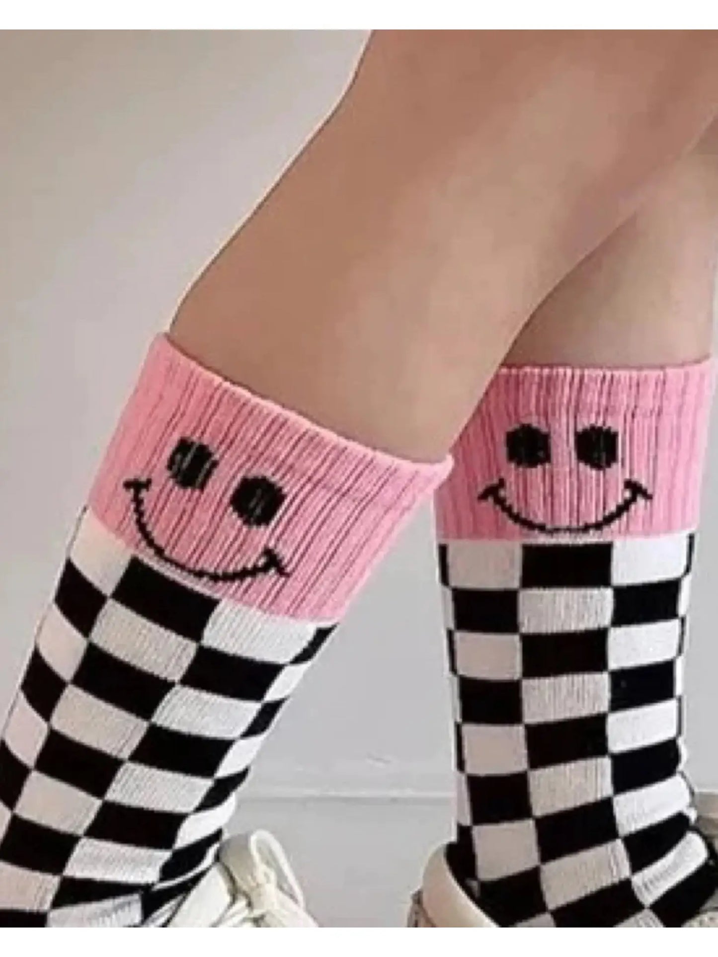 Checkered Smiley Socks | Pink