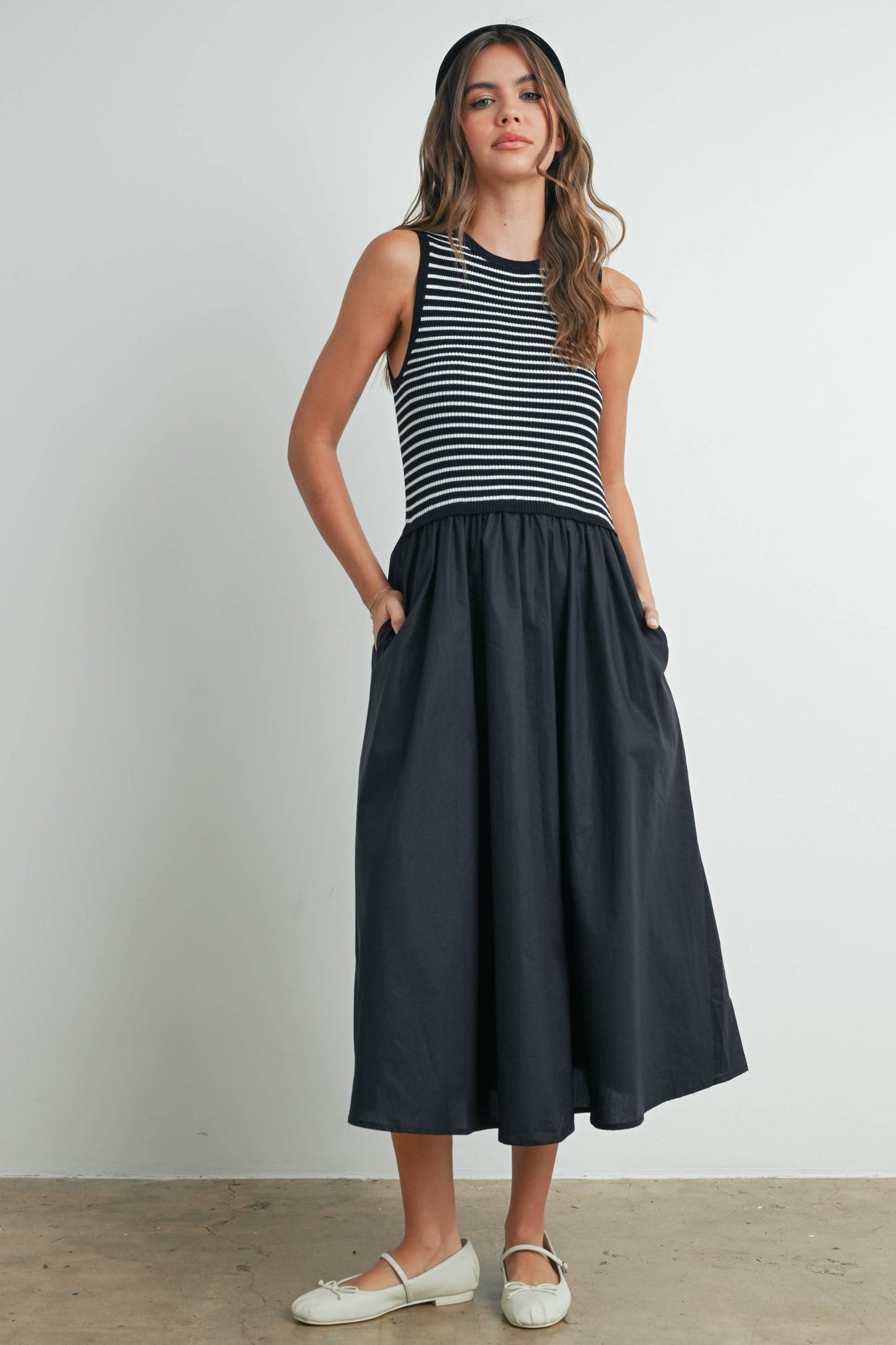 Striped Sleeveless Dress with Pockets - Black